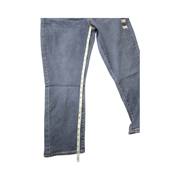 Levi's 724 Women's High Rise Straight Crop Jeans - Picture 9 of 9